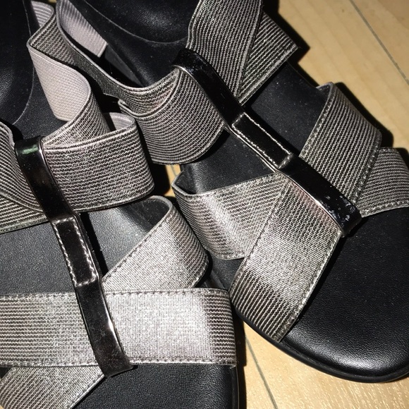 Charles By Charles David Women's Jonas Wedge Slide - Picture 5 of 7